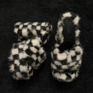 Jennifer Le Fur Heels